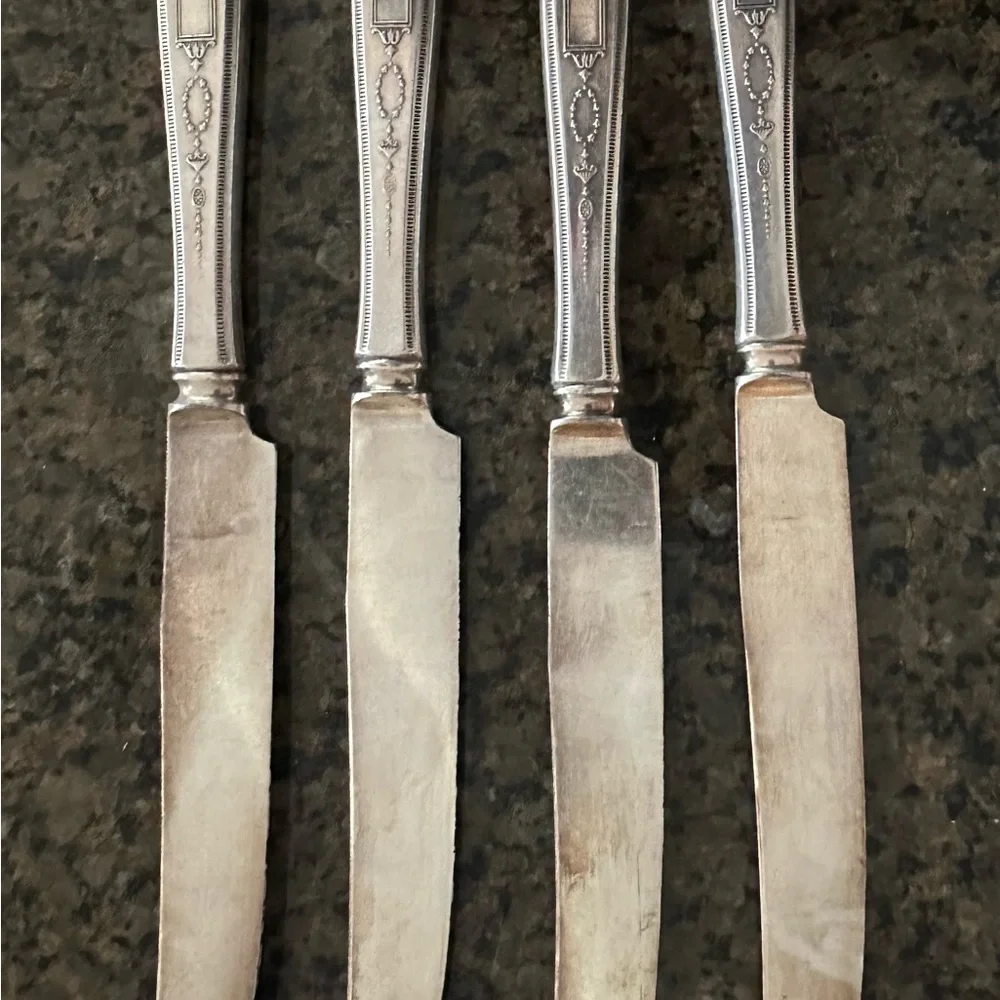 4, 1921 Grosvenor “Community” Oneida SilverPlate Knives - Great condition